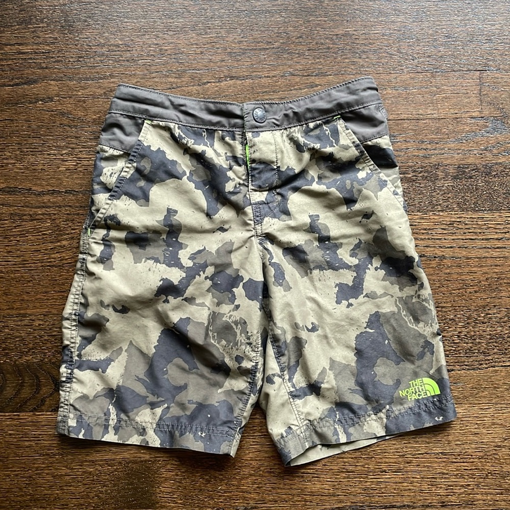 The North Face Camo Performance Shorts - M (10/12)